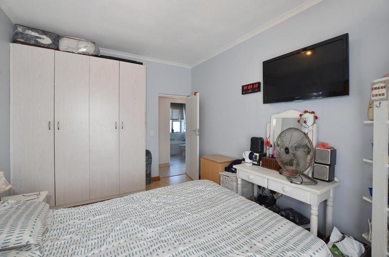 2 Bedroom Property for Sale in Oakglen Western Cape